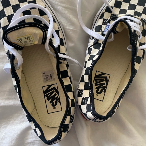 Vans authentic shoe, classic checker pattern. - Picture 5 of 6